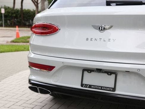 Used 2021 Bentley Bentayga image 21