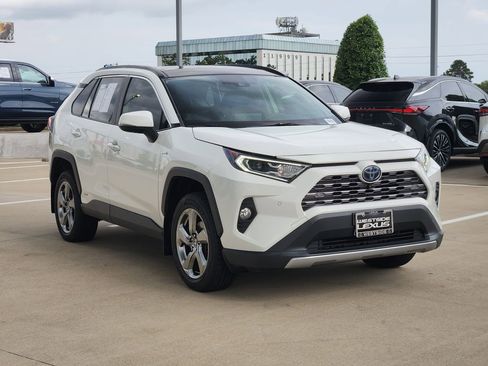 Used 2020 Toyota RAV4 Limited AWD/4WD image 3