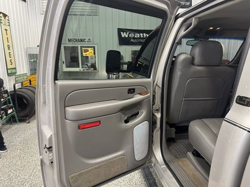 Used 2005 Chevrolet Silverado 2500 LT w/ Heavy-Duty Power Package image 14
