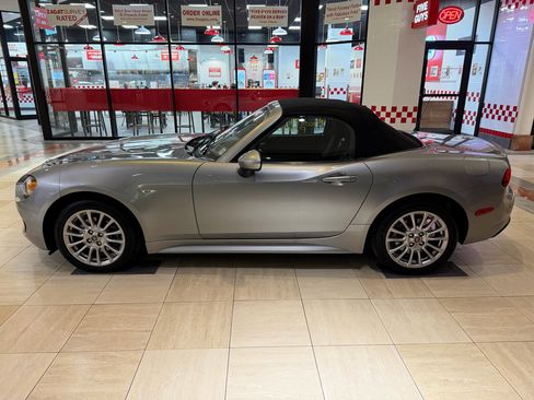 Used 2017 FIAT 124 Spider Classica image 6