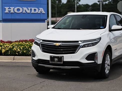 Used 2024 Chevrolet Equinox LT AWD/4WD image 2