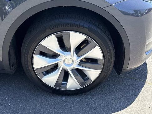 Used 2023 Tesla Model Y 2WD image 7