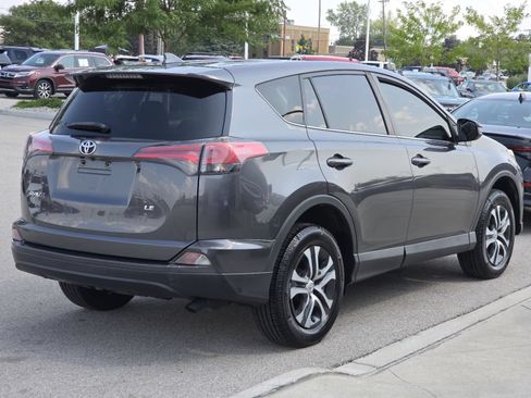 Used 2018 Toyota RAV4 LE FWD image 7