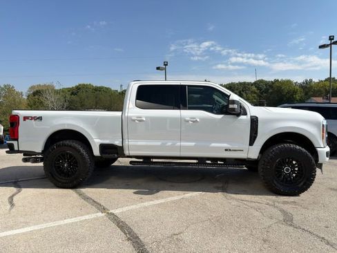 Used 2023 Ford F350 Lariat w/ Sport Appearance Package image 8