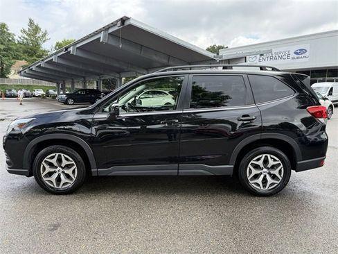 Used 2022 Subaru Forester Premium image 11