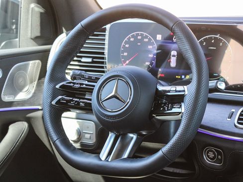 New 2026 Mercedes-Benz GLS 580 4MATIC image 17