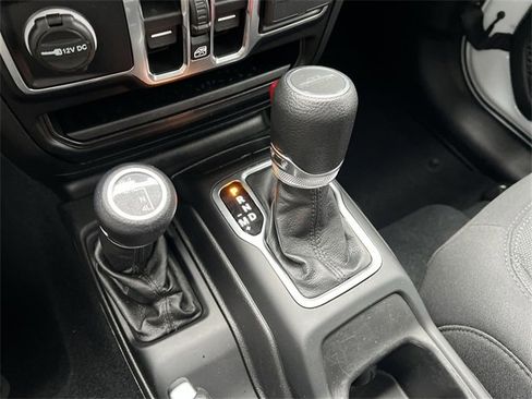 Used 2022 Jeep Gladiator Sport image 18