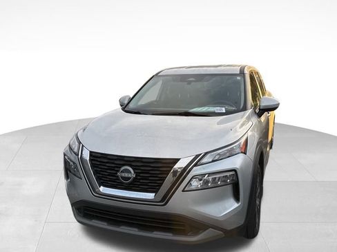 Used 2023 Nissan Rogue SV image 2