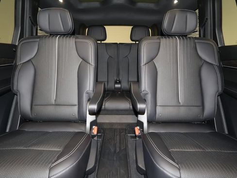 Certified 2026 Cadillac Vistiq Sport w/ LPO, Floor Liner Package AWD/4WD image 30