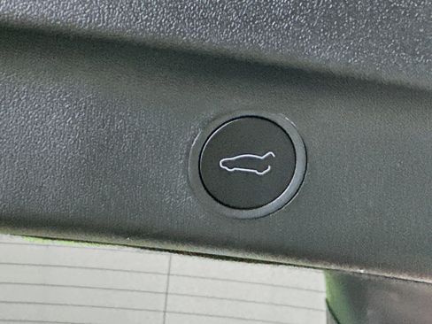 Used 2025 Tesla Model Y Long Range RWD image 29