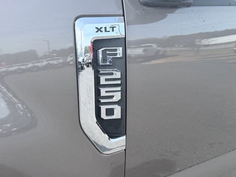 Used 2021 Ford F250 XLT w/ XLT Premium Package image 11