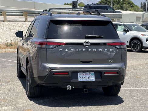 Used 2022 Nissan Pathfinder SV FWD image 4
