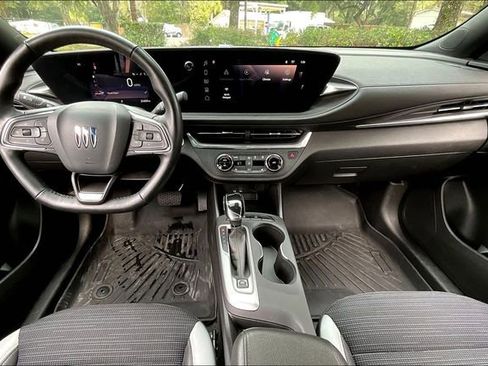 Used 2024 Buick Envista Preferred w/ Convenience I Package image 7