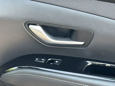 Certified 2023 Hyundai Tucson Limited AWD/4WD image 39