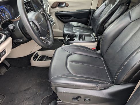 Used 2020 Chrysler Voyager Lxi image 23