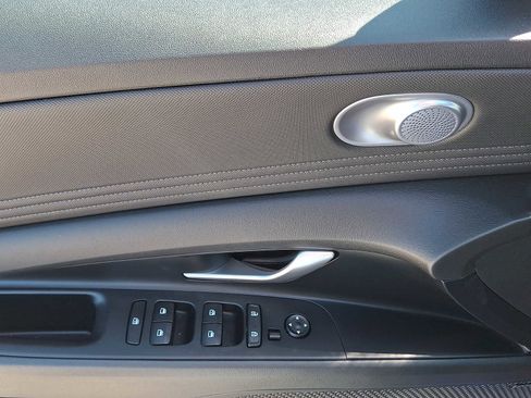 Used 2023 Hyundai Elantra Limited FWD image 12