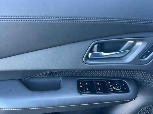 Used 2023 Nissan Ariya FWD image 12