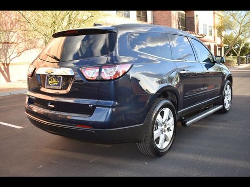 Used 2017 Chevrolet Traverse LT w/ Style and Technology Package image 7