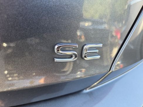 Used 2025 Volkswagen Jetta SE FWD image 4