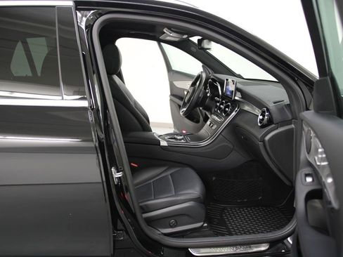 Used 2019 Mercedes-Benz GLC 300 4MATIC image 16