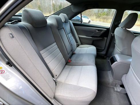 Used 2017 Toyota Camry LE image 20