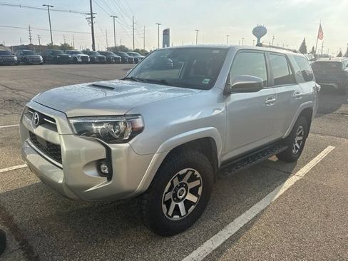 Used 2022 Toyota 4Runner TRD Off-Road AWD/4WD image 9