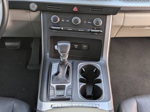 Certified 2024 Kia Carnival LX FWD image 24