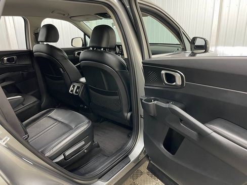 Used 2021 Kia Sorento S image 41