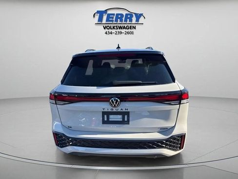 New 2026 Volkswagen Tiguan SE R-Line image 2