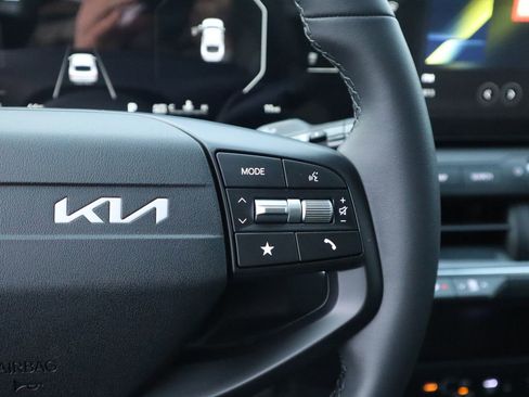New 2025 Kia K4 EX image 31