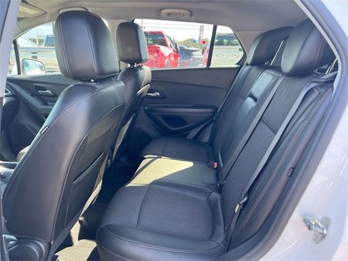 Used 2022 Chevrolet Trax LT w/ Sport Edition image 22