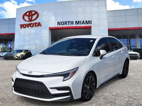 Used 2023 Toyota Corolla SE image 2