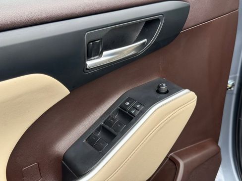 Used 2022 Toyota Highlander XLE image 20