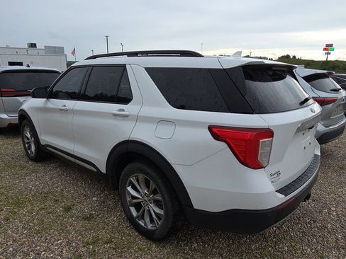 Used 2020 Ford Explorer XLT w/ Equipment Group 202A AWD/4WD image 4