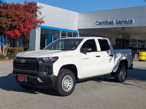 Used 2025 Chevrolet Colorado W/T image 4