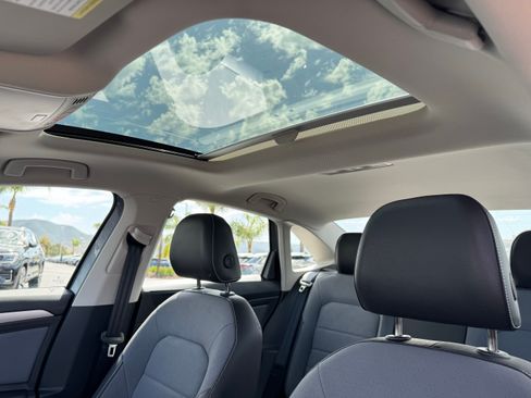 Used 2025 Volkswagen Jetta SE w/ Sunroof Package FWD image 32