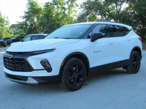 Used 2024 Chevrolet Blazer LT w/ Midnight/Sport Edition FWD image 3