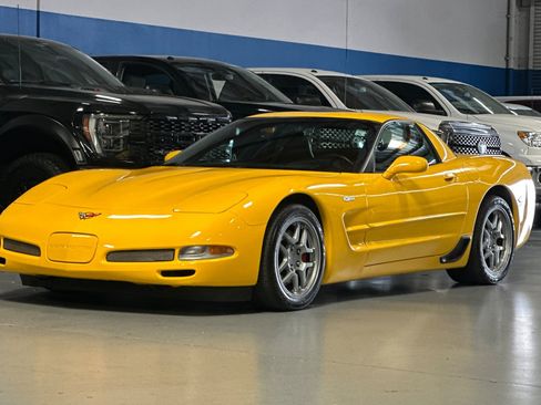 Used 2004 Chevrolet Corvette Z06 w/ Memory Package RWD image 8