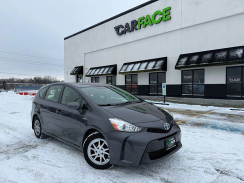 Used 2017 Toyota Prius V Two image 1