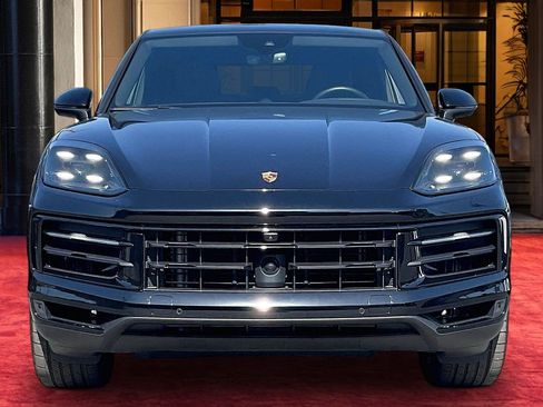Used 2024 Porsche Cayenne Coupe AWD/4WD image 3