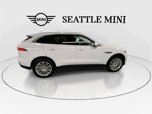 Used 2018 Jaguar F-PACE Portfolio image 12