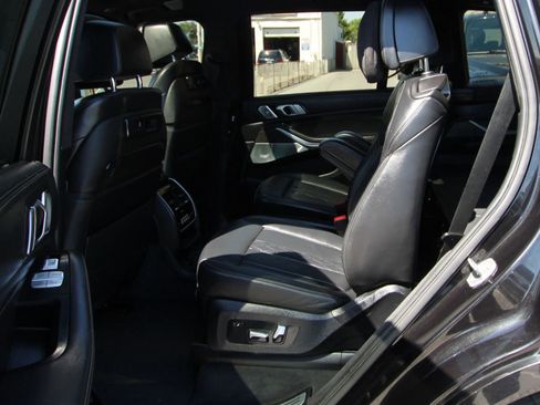 Used 2019 BMW X7 xDrive50i w/ M Sport Package AWD/4WD image 11