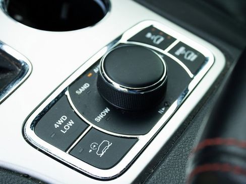 Used 2018 Jeep Grand Cherokee Trailhawk w/ Trailhawk Luxury Group image 18