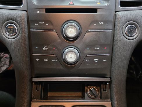 Used 2018 Ford Taurus SEL w/ Equipment Group 201A image 22