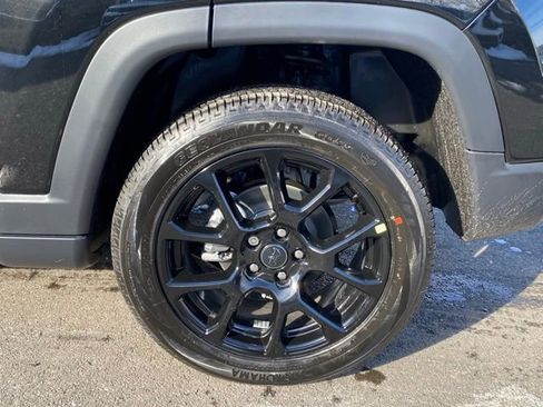 New 2026 Jeep Compass Latitude image 17