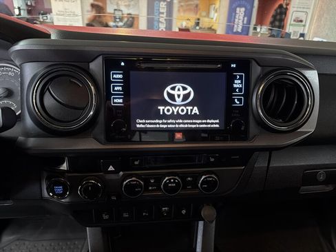 Used 2017 Toyota Tacoma TRD Off-Road image 15