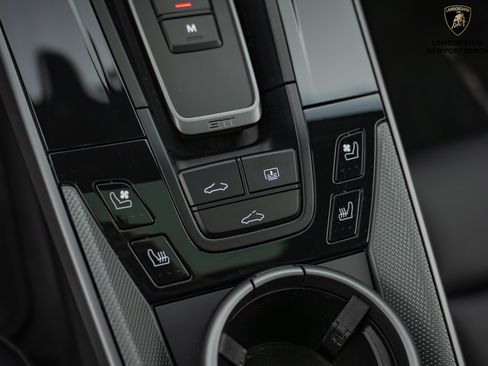 Used 2025 Porsche 911 Carrera image 32