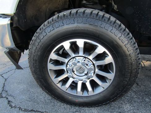 Used 2021 Ford F250 Lariat w/ Lariat Value Package AWD/4WD image 30