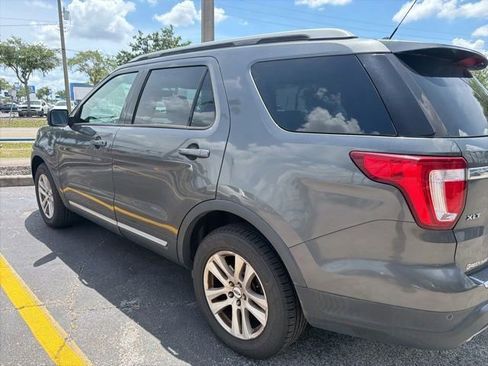Used 2018 Ford Explorer XLT w/ Equipment Group 202A AWD/4WD image 3