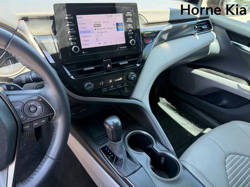Used 2021 Toyota Camry SE w/ Convenience Package FWD image 23